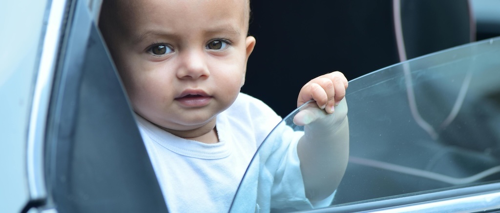 baby in auto