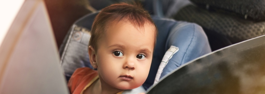 baby hitte auto